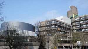 Blick auf das Gebäude BZ, F und G (Haupteingang), Campus Grifflenberg, Bergische Universität Wuppertal.