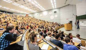 Vorlesung mit Studierenden in einem Hörsaal der TU Dortmund